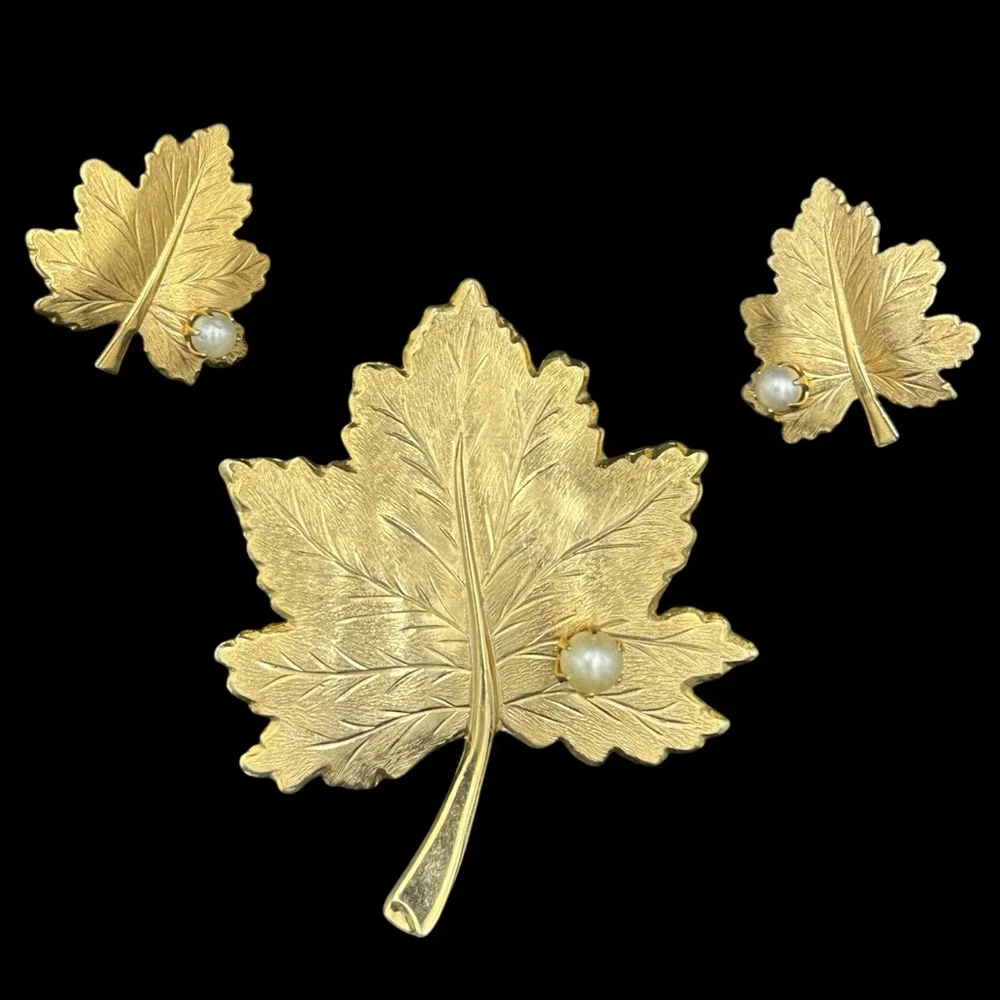 Vintage Sarah Coventry Maple Leaf Brooch & Clip On Earrings Set Gold Tone - Picture 1 of 6